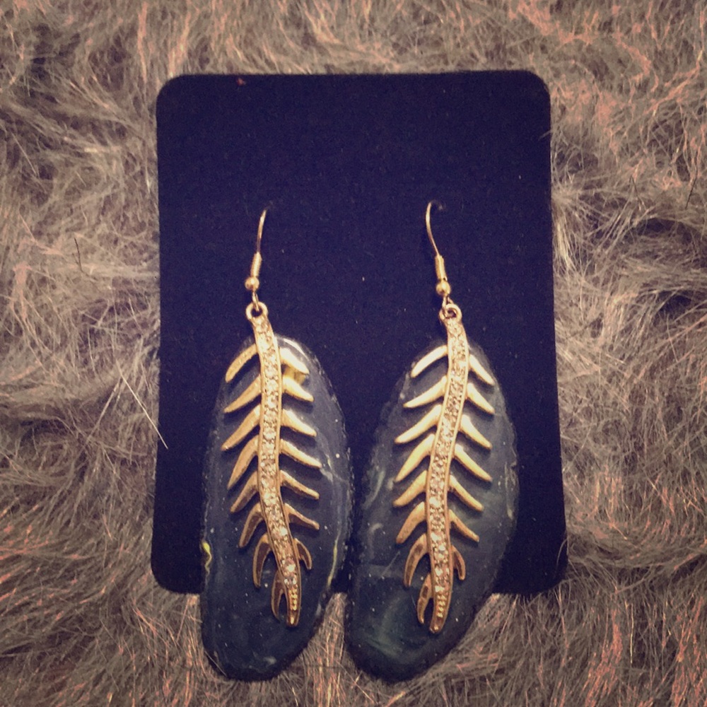 Women’s earrings